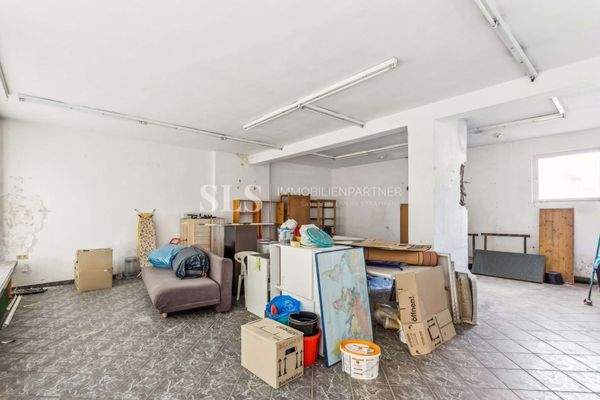 Gewerbe links - Hausnummer 9