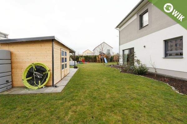 Das nagelneue Gartenhaus...