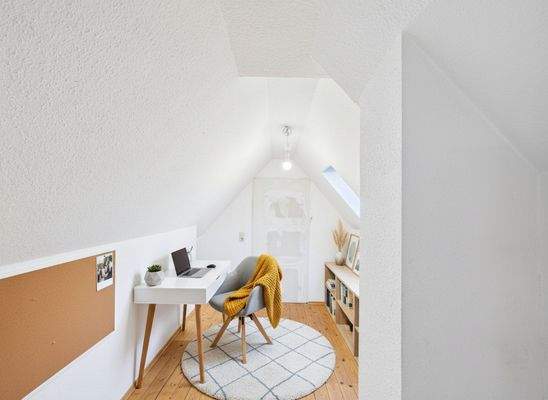 Home Office Raum - mit KI eingerichtet