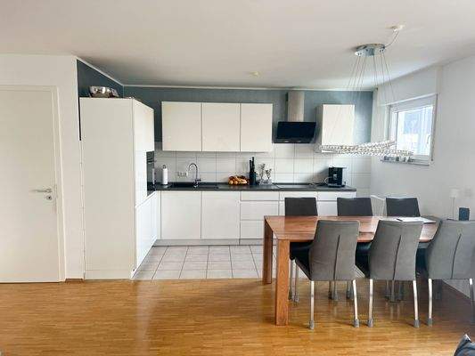 Blick in Küche mit Essplatz...!!