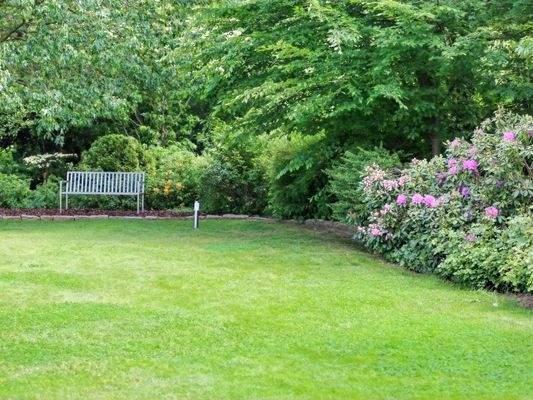 parkähnliches Grundstück