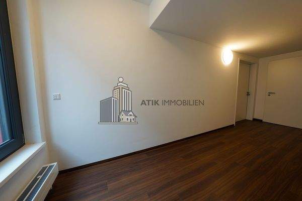 Personal- und Büroraum im OG