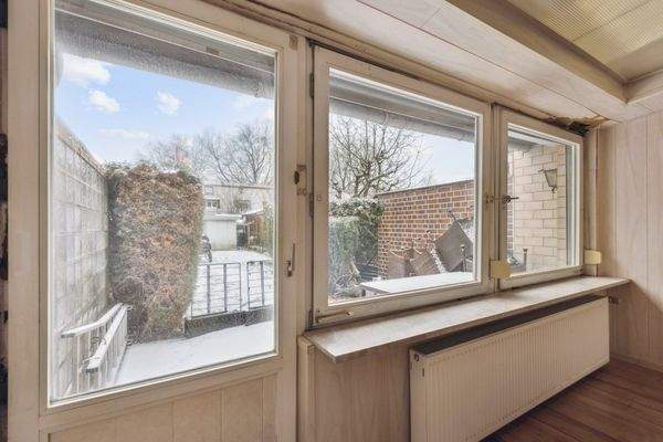 Wintergarten und Blick auf Terrasse