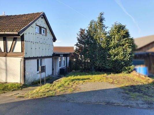 Außenansicht mit Stellplatz