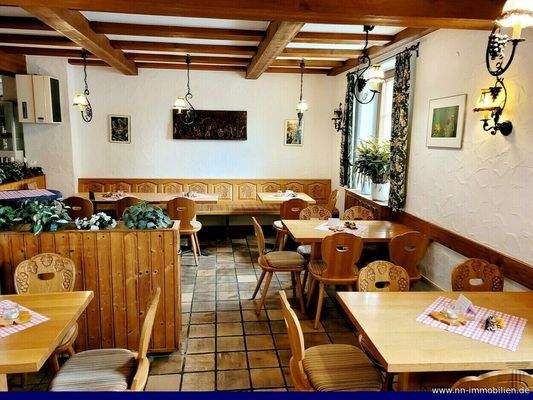 Innenansicht - Gemütlich, rustikal eingerichteter Gastraum