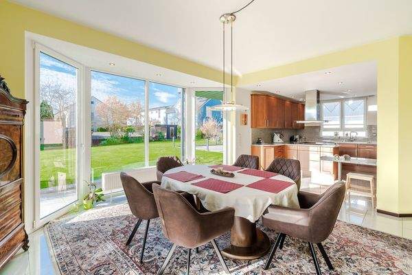 Essbereich mit Gartenblick