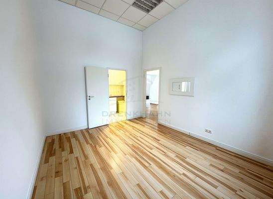 R. 113- Sprechzimmer 