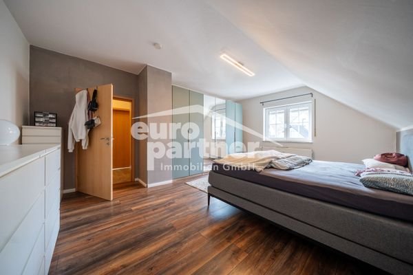 Schlafzimmer II (Wohnung II DG)