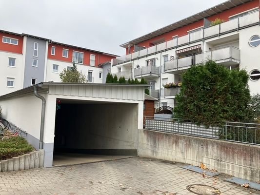 Aussenansicht Garageneinfahrt