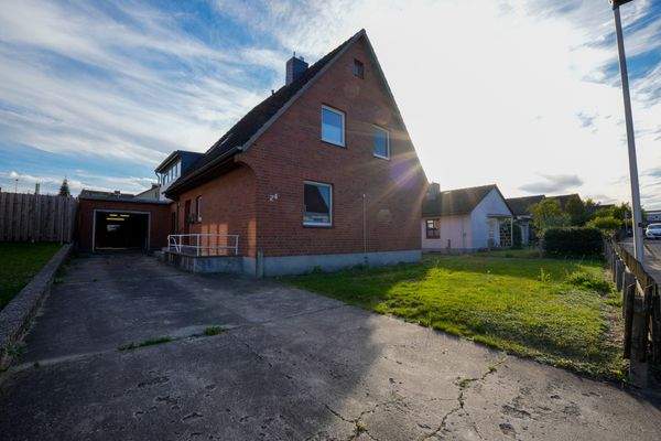 Außenansicht Auffahrt