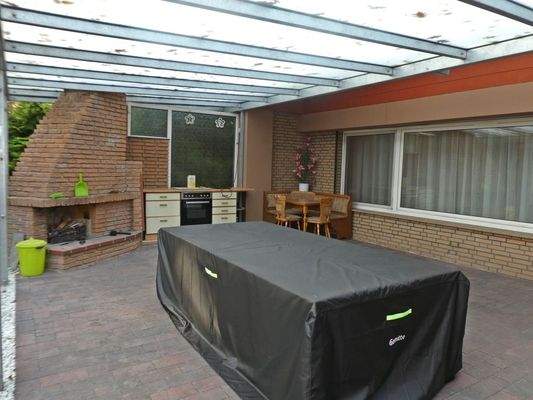 überdachte Terrasse