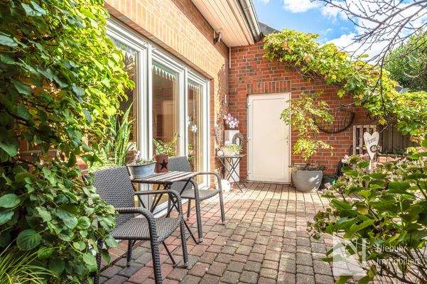 Südterrrasse mit Zugang zum Heiz.Raum