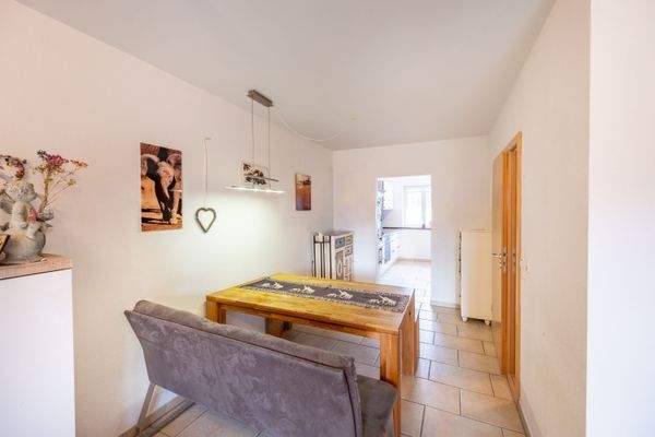 Essbereich mit Zugang zu Küche