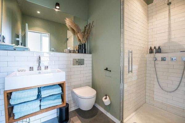 Best_Place_Wilhelmine_Gemberg_Weg_11_Bad2-51