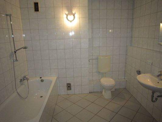 Badezimmer mit Wanne