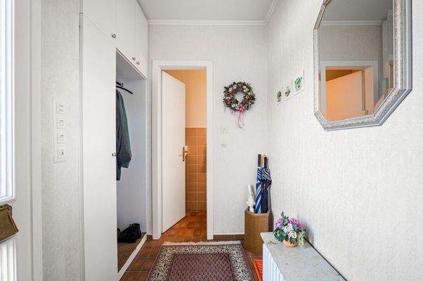 Windfang mit Gäste-WC