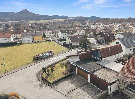 Außenansicht mit Burgblick