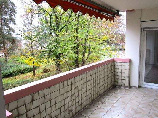 Balkon mit Aussicht ins Grüne