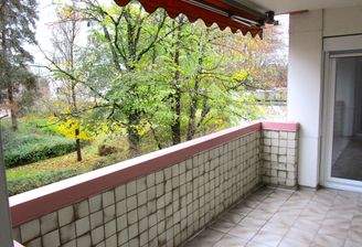 Balkon mit Aussicht ins Grüne