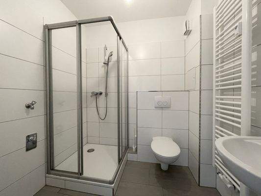 Saniertes Duschbad mit HHK + WM-Anschluss