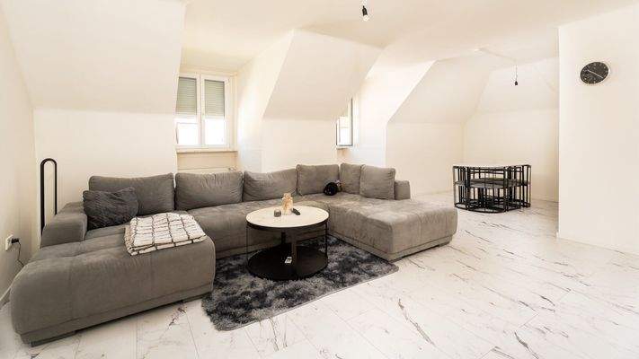 Wohnzimmer + Essbereich