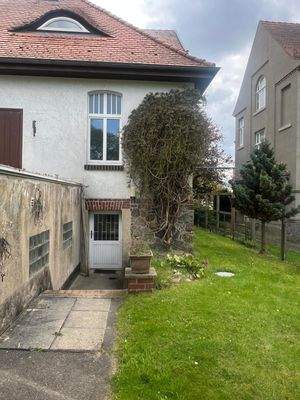 UG/Gartenseite mit Kellereingang