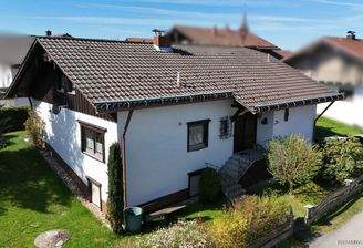 Blick zum Eingangsbereich - Drohnenaufnahme