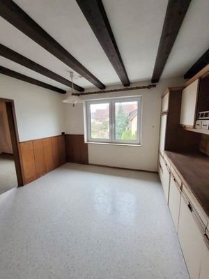 Küche mit Platz für Tisch und Stühle