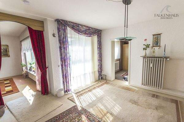 Lichtdurchfluteter Essraum