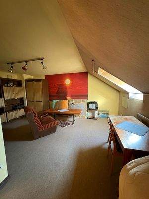 großer Schlaf- oder Wohnraum 2. OG