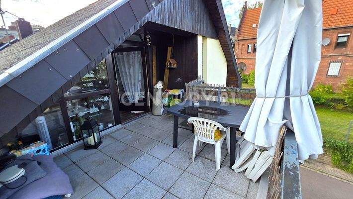 Attraktive teilweise überdachte Dachterrasse