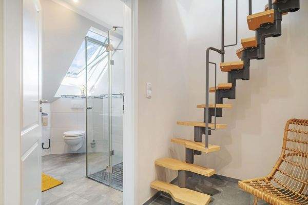 Flur mit Blick ins Bad OG WE1