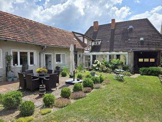 Grundstück mit Terrasse