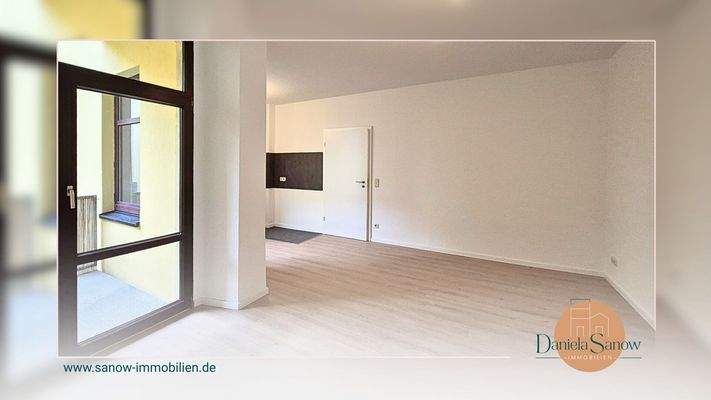 Wohnbereich mit Balkonzugang