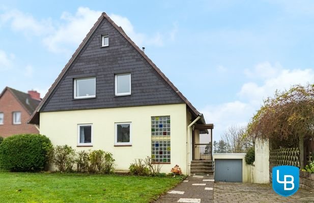 Einfamilienhaus mit Garage 