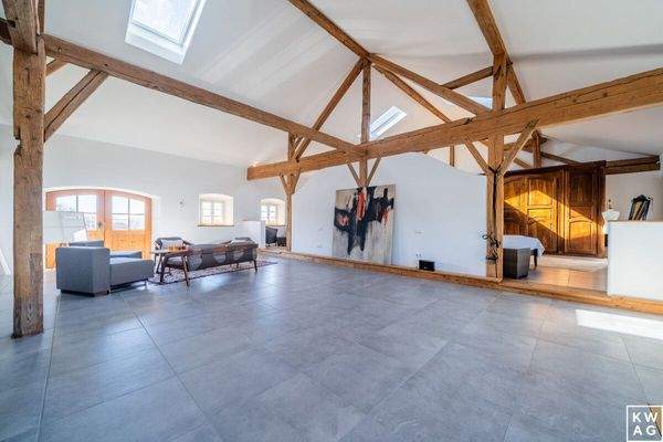 Wohnzimmer Tenne mit angrenzendem Schlafbereich und Bad 12