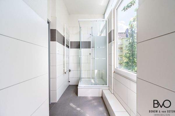 Bäder ausgestattet mit praktischen Handtuchheizkörpern