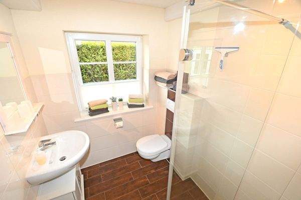 Bad-  linke Wohneinheit