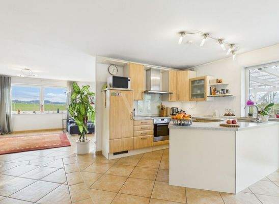 Küche mit Wohnbereich