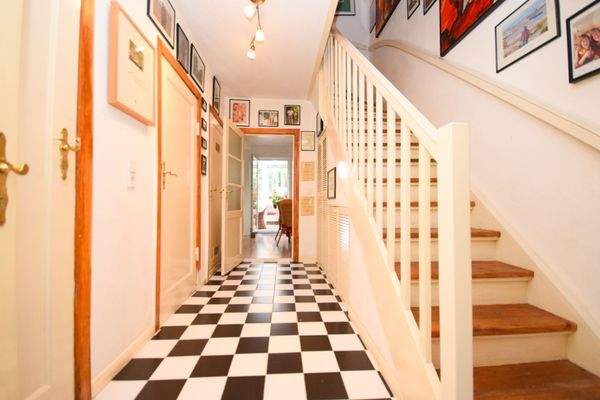 Flur Treppe Erdgeschoss_edited