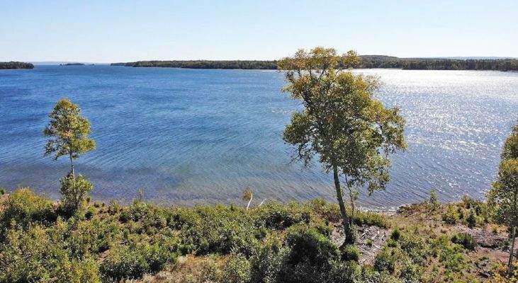 Cape Breton - Bras d`Or Lake - Tolles See-Ufergrun