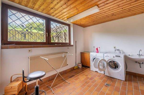 Arbeitsraum/Waschmaschine im UG