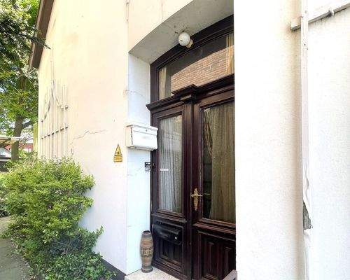 Seiteneingang zur Wohnung