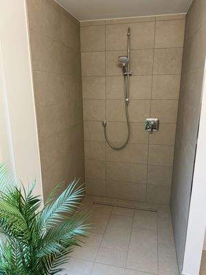 Dusche (Musterwohnung)