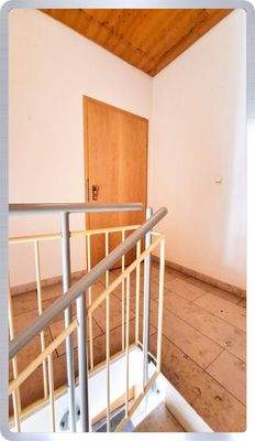 über dem Treppenhaus Zugang zum 2. Stock der Wohnu