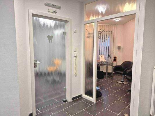 Behandlung und Wartezimmer