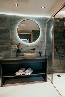 Badezimmer 1.jpg