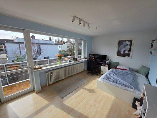 Großes, helles Schlafzimmer 