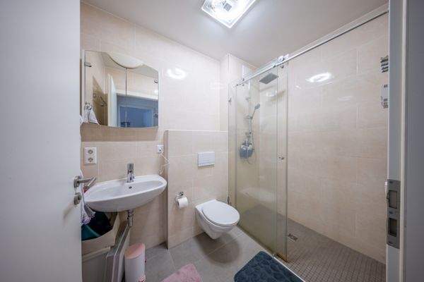 zusätzliches Duschbad