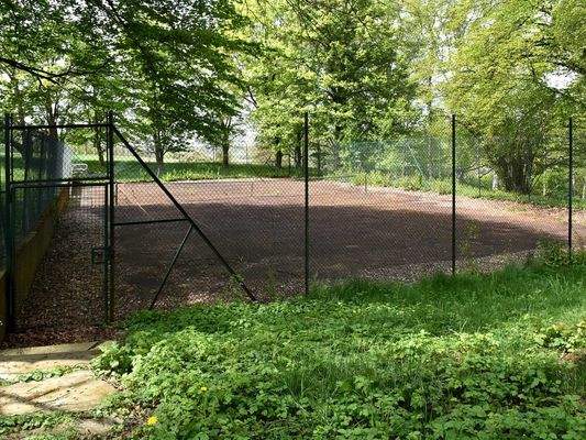 Tennisplatz.jpg